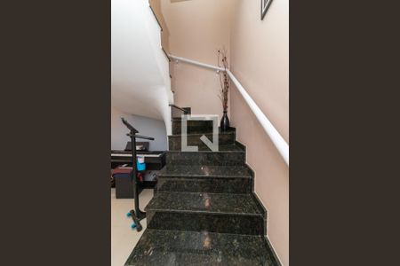 Escada de casa à venda com 3 quartos, 102m² em Vila Granada, São Paulo