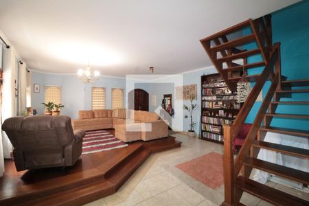 Casa à venda com 3 quartos, 240m² em Vila Carrão, São Paulo