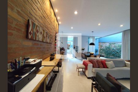 Casa à venda com 4 quartos, 274m² em Vila Mariana, São Paulo