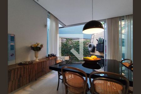 Casa à venda com 4 quartos, 274m² em Vila Mariana, São Paulo