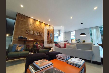 Casa à venda com 4 quartos, 274m² em Vila Mariana, São Paulo