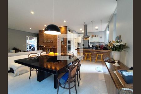 Casa à venda com 4 quartos, 274m² em Vila Mariana, São Paulo