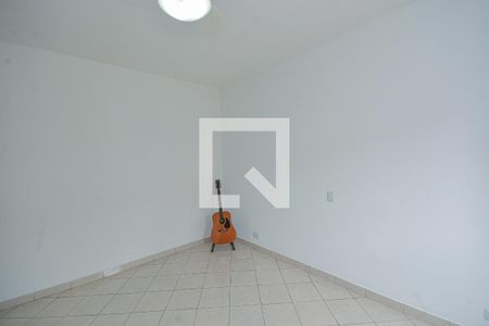 Quarto 3 de casa para alugar com 3 quartos, 120m² em Vila Marari, São Paulo