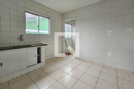 Cozinha de apartamento para alugar com 2 quartos, 70m² em Vila Santa Rosa, Guarujá