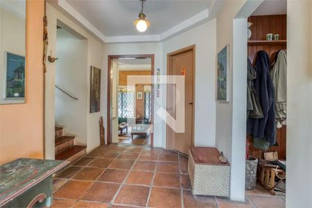 Casa para alugar com 6 quartos, 379m² em Jardim Petropolis, São Paulo