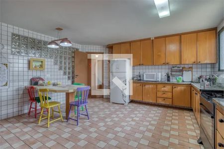 Cozinha de casa para alugar com 6 quartos, 379m² em Jardim Petropolis, São Paulo