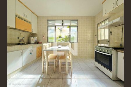 Casa à venda com 4 quartos, 400m² em Santa Rosa, Niterói