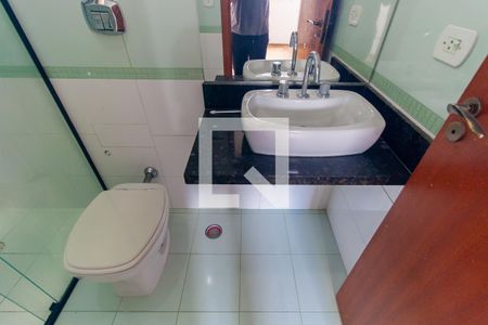 Banheiro da Suíte 1 de casa para alugar com 2 quartos, 100m² em Vila Alpina, São Paulo