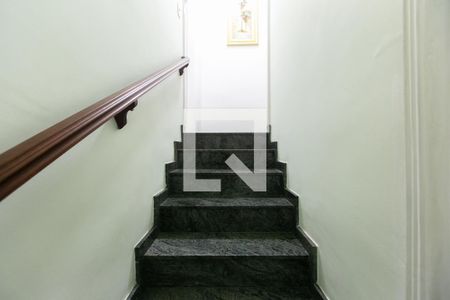 Escada de casa à venda com 3 quartos, 108m² em Vila Regina, São Paulo