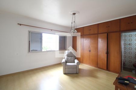 Suíte de casa à venda com 3 quartos, 240m² em Jardim Itacolomi, São Paulo