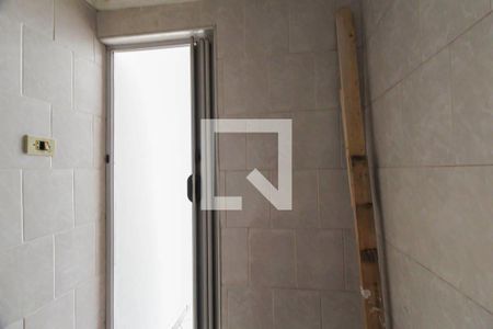 Banheiro de Serviço de casa para alugar com 1 quarto, 70m² em Jardim Cotching, São Paulo