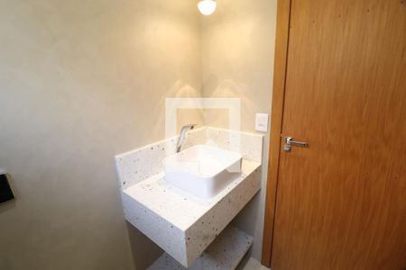 Lavabo de casa de condomínio para alugar com 3 quartos, 238m² em Nova Uberlândia, Uberlândia