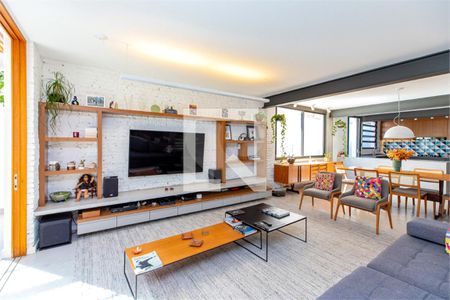 Casa à venda com 3 quartos, 260m² em Santo Amaro, São Paulo