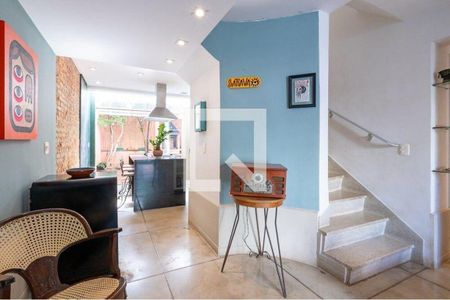 Casa à venda com 2 quartos, 100m² em Campo Belo, São Paulo