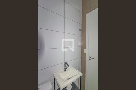 Banheiro de kitnet/studio para alugar com 1 quarto, 55m² em Marechal Rondon, Canoas