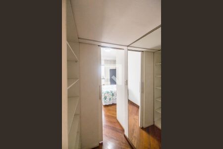 Corredor de apartamento à venda com 1 quarto, 54m² em Alphaville Industrial, Barueri