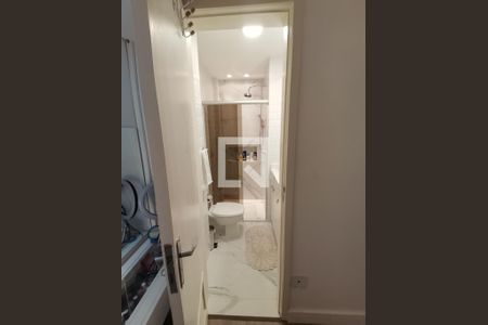 Banheiro da Suíte de apartamento à venda com 2 quartos, 58m² em Auxiliadora, Porto Alegre