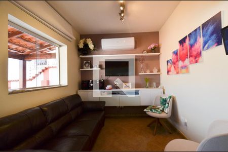 Sala de casa para alugar com 3 quartos, 120m² em Santa Tereza, Belo Horizonte