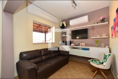 Sala de casa para alugar com 3 quartos, 120m² em Santa Tereza, Belo Horizonte