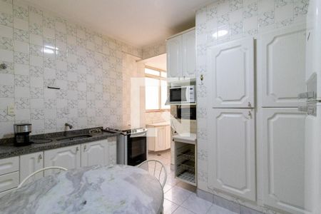 Cozinha de apartamento para alugar com 2 quartos, 96m² em Vila Itapura, Campinas