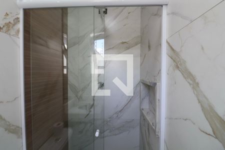 Banheiro Suíte 4 de casa para alugar com 6 quartos, 420m² em Jardim Centenario, Guarujá