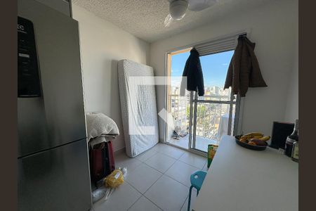 Sala/Cozinha de apartamento à venda com 1 quarto, 26m² em Parque Industrial Tomas Edson, São Paulo