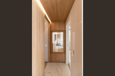 Corredor de apartamento à venda com 2 quartos, 150m² em Moema, São Paulo