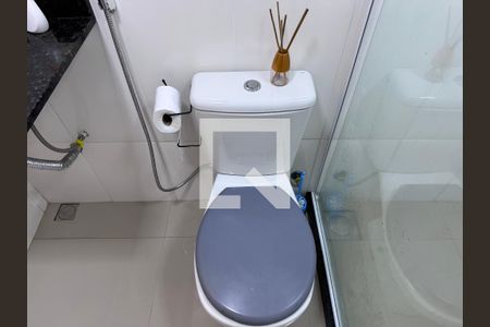 Banheiro de apartamento para alugar com 1 quarto, 60m² em Vargem Grande, Rio de Janeiro