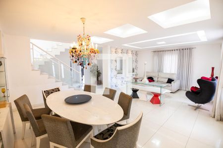 Sala 1 de casa de condomínio para alugar com 3 quartos, 600m² em Campo Grande, Rio de Janeiro