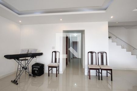 Sala de casa de condomínio para alugar com 5 quartos, 900m² em Pechincha, Rio de Janeiro