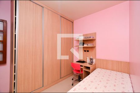 Quarto 2 de casa à venda com 7 quartos, 193m² em Santa Cruz, Belo Horizonte
