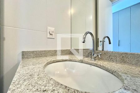 Banheiro de kitnet/studio para alugar com 1 quarto, 26m² em Vila Clementino, São Paulo