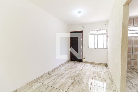 Sala de apartamento para alugar com 3 quartos, 56m² em Conjunto Residencial José Bonifácio, São Paulo