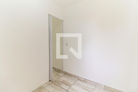 Quarto 1 de apartamento para alugar com 3 quartos, 56m² em Conjunto Residencial José Bonifácio, São Paulo