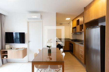 Sala/Cozinha de apartamento à venda com 2 quartos, 36m² em Moema, São Paulo