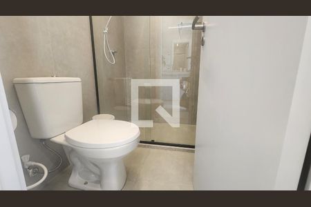 Banheiro de kitnet/studio para alugar com 1 quarto, 27m² em Vitória, Salvador