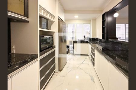 Cozinha de apartamento para alugar com 2 quartos, 119m² em Centro, Florianópolis