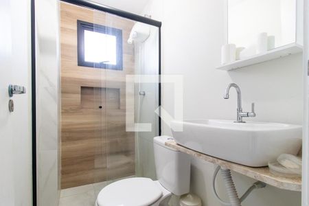 Banheiro Social de apartamento para alugar com 1 quarto, 30m² em Capão Raso, Curitiba