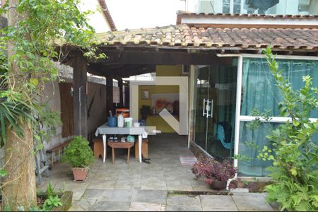 Quintal de kitnet/studio à venda com 1 quarto, 32m² em Taquara, Rio de Janeiro