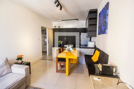 Sala de TV de apartamento para alugar com 1 quarto, 55m² em Alphaville Industrial, Barueri