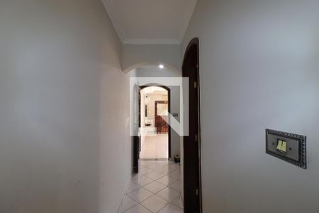 Corredor piso inferior de casa à venda com 3 quartos, 240m² em Vila Curuçá, Santo André