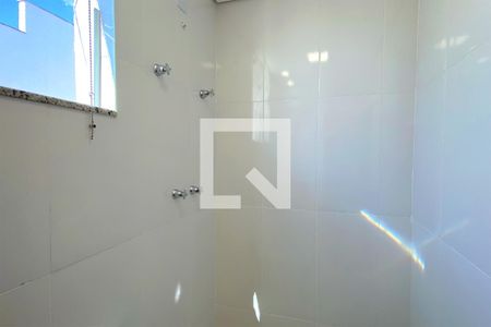 Banheiro de casa de condomínio à venda com 3 quartos, 83m² em Trevo, Belo Horizonte