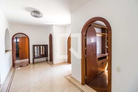 Sala de casa de condomínio à venda com 5 quartos, 1450m² em Residencial Cinco (alphaville), Santana de Parnaíba