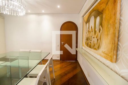 Sala de casa de condomínio à venda com 5 quartos, 1450m² em Residencial Cinco (alphaville), Santana de Parnaíba