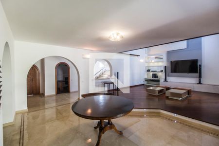 Sala de casa de condomínio à venda com 5 quartos, 1450m² em Residencial Cinco (alphaville), Santana de Parnaíba