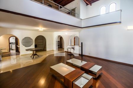 Sala de casa de condomínio à venda com 5 quartos, 1450m² em Residencial Cinco (alphaville), Santana de Parnaíba