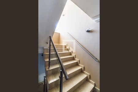 Escada de casa de condomínio à venda com 5 quartos, 695m² em Alphaville, Santana de Parnaíba