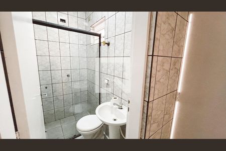 Banheiro de casa à venda com 2 quartos, 200m² em Parque Peruche, São Paulo