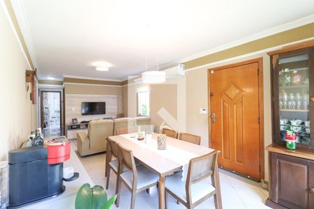 Sala de casa à venda com 3 quartos, 153m² em Vila Nivi, São Paulo