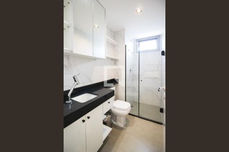 Banheiro de kitnet/studio para alugar com 1 quarto, 24m² em Indianópolis, São Paulo